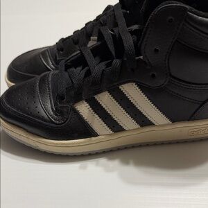 Adidas Men’s Black and Cream Sneakers
